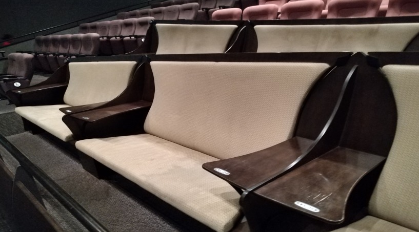 スクリーン1 ユナイテッド シネマお台場のペアシート 体験談 キネマフリーク 映画館のストレスを特別シートで快適に