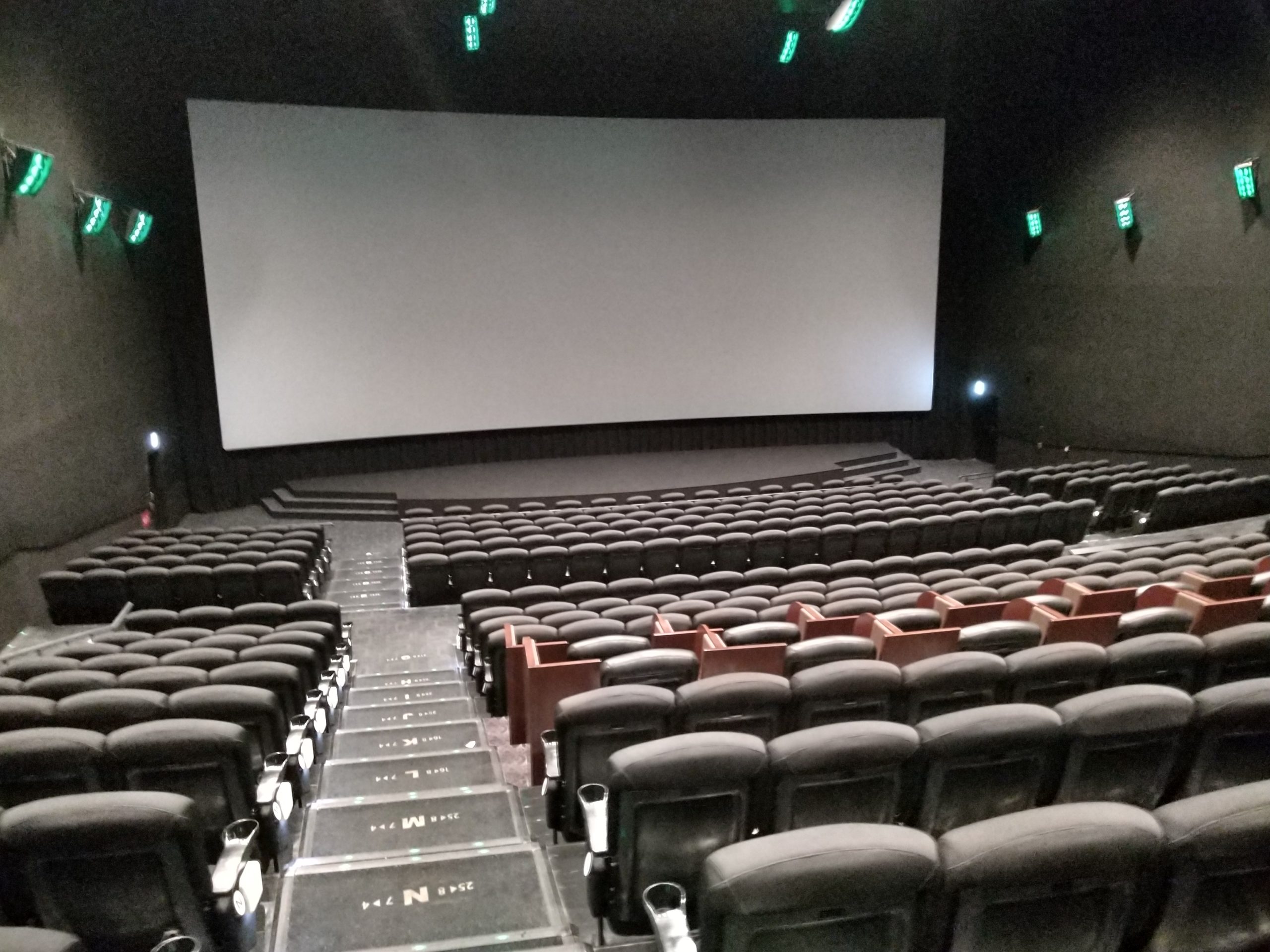 体験談 Tohoシネマズ新宿のスクリーン9で見やすい座席位置はどこ キネマフリーク 映画産業を盛り上げる映画館ブログ